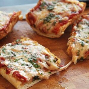 Chicken tikka bread pizza