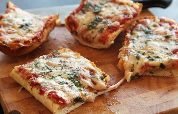 Chicken tikka bread pizza